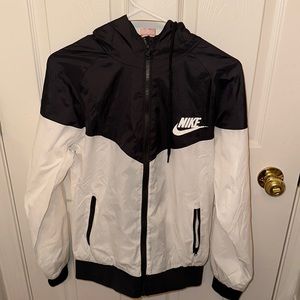 Nike Windbreaker Women’s